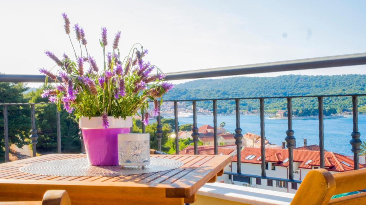 Apartment Sandra Vis Buitenkant foto