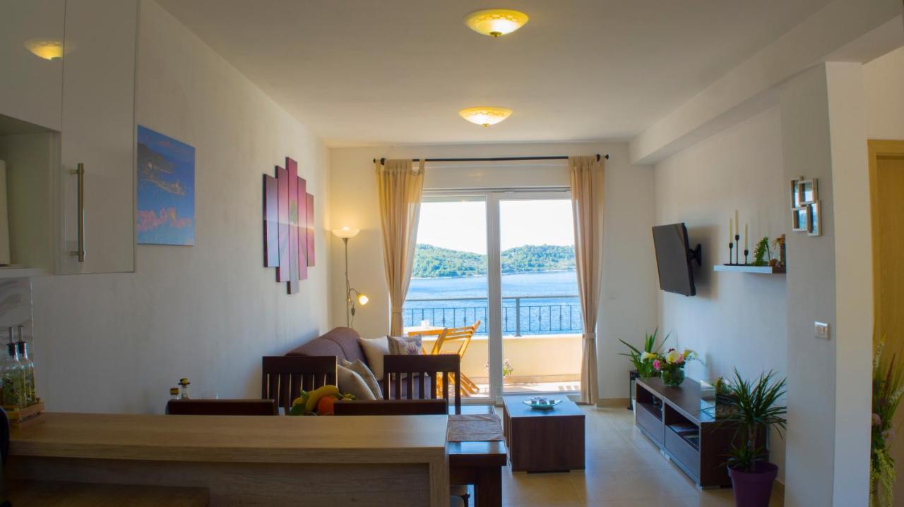 Apartment Sandra Vis Buitenkant foto